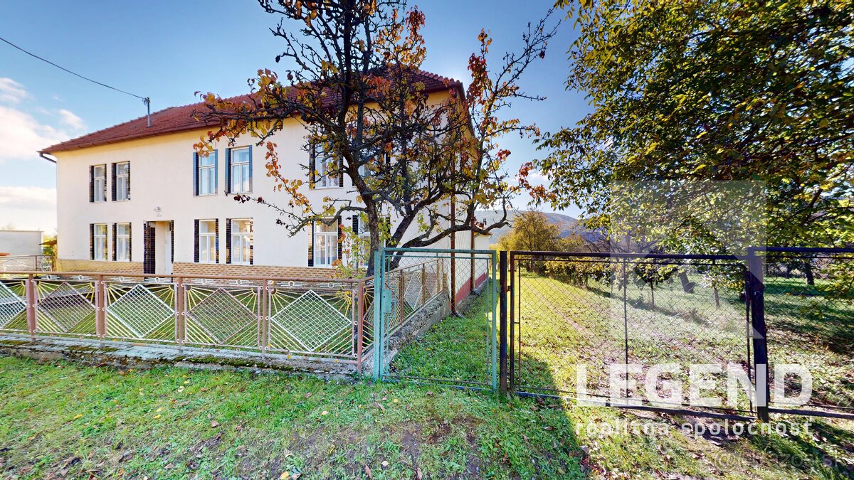 Jedinečná usadlosť 8i+2 vo Vrzavke - 12.642m2, hosp. budovy - 2