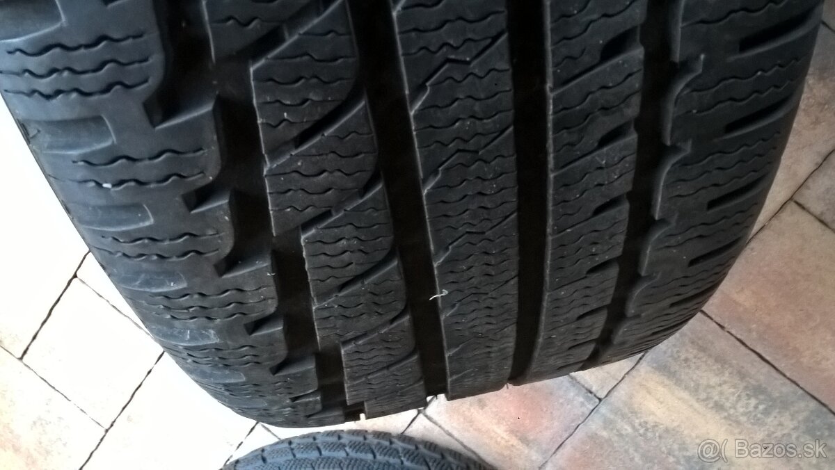 2 ks ZIMNÉ 245/40 R17 95V XL KUMHO cca 7-8mm LEN 39,99 €/kus - 2