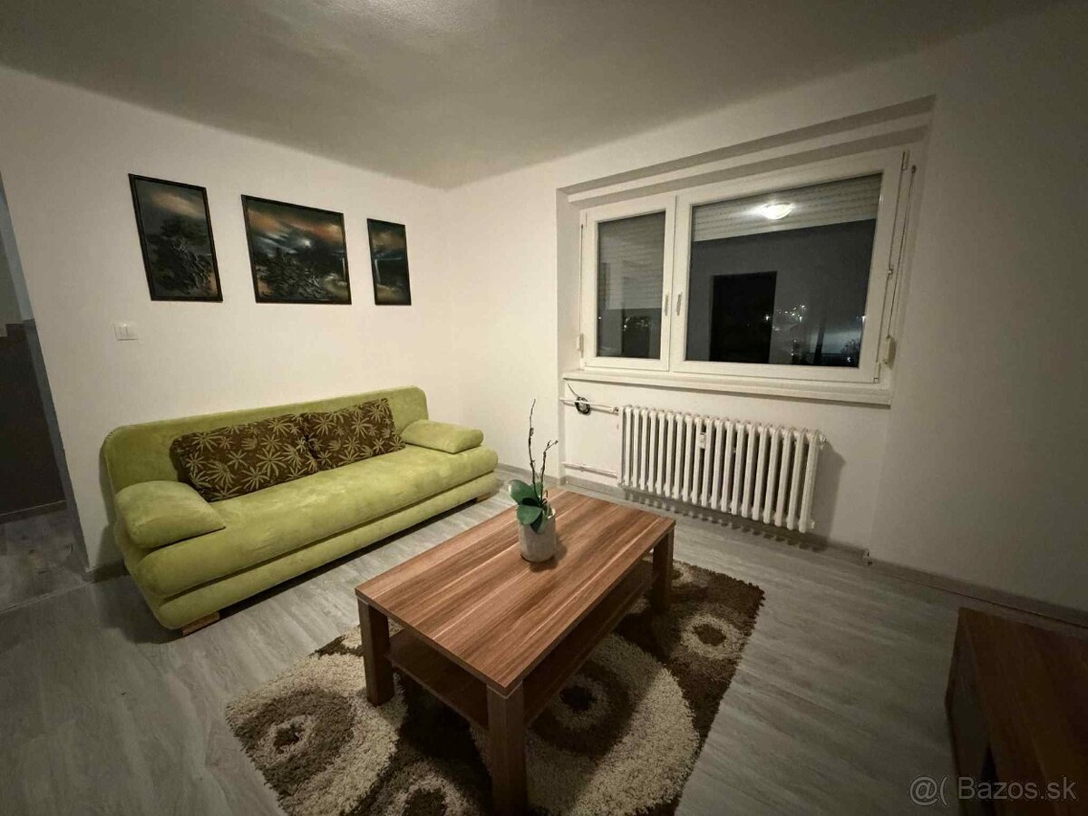 HZ-23 Na prenájom celkom zariadený 2 izbový byt v Komárne - 2