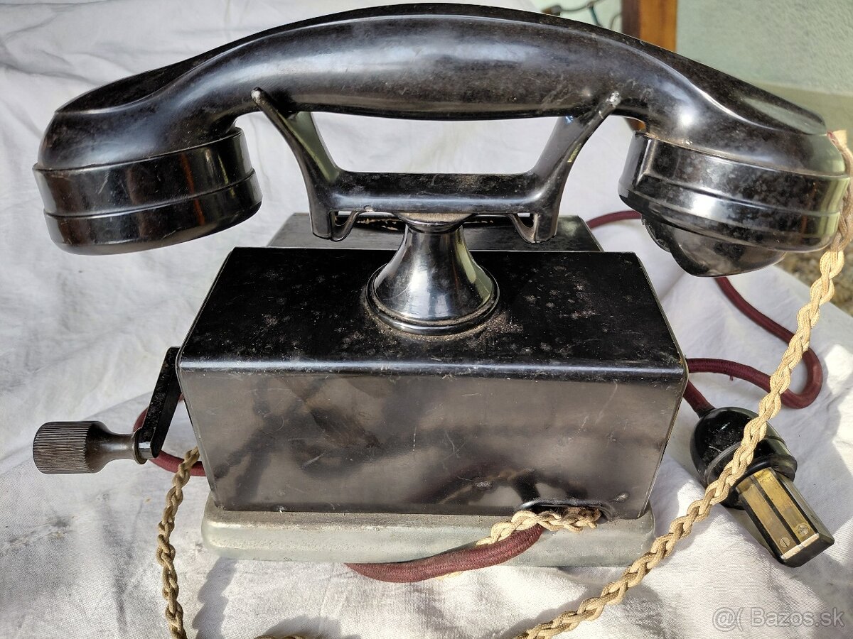 STARY TELEFON NA KLUKU - 2