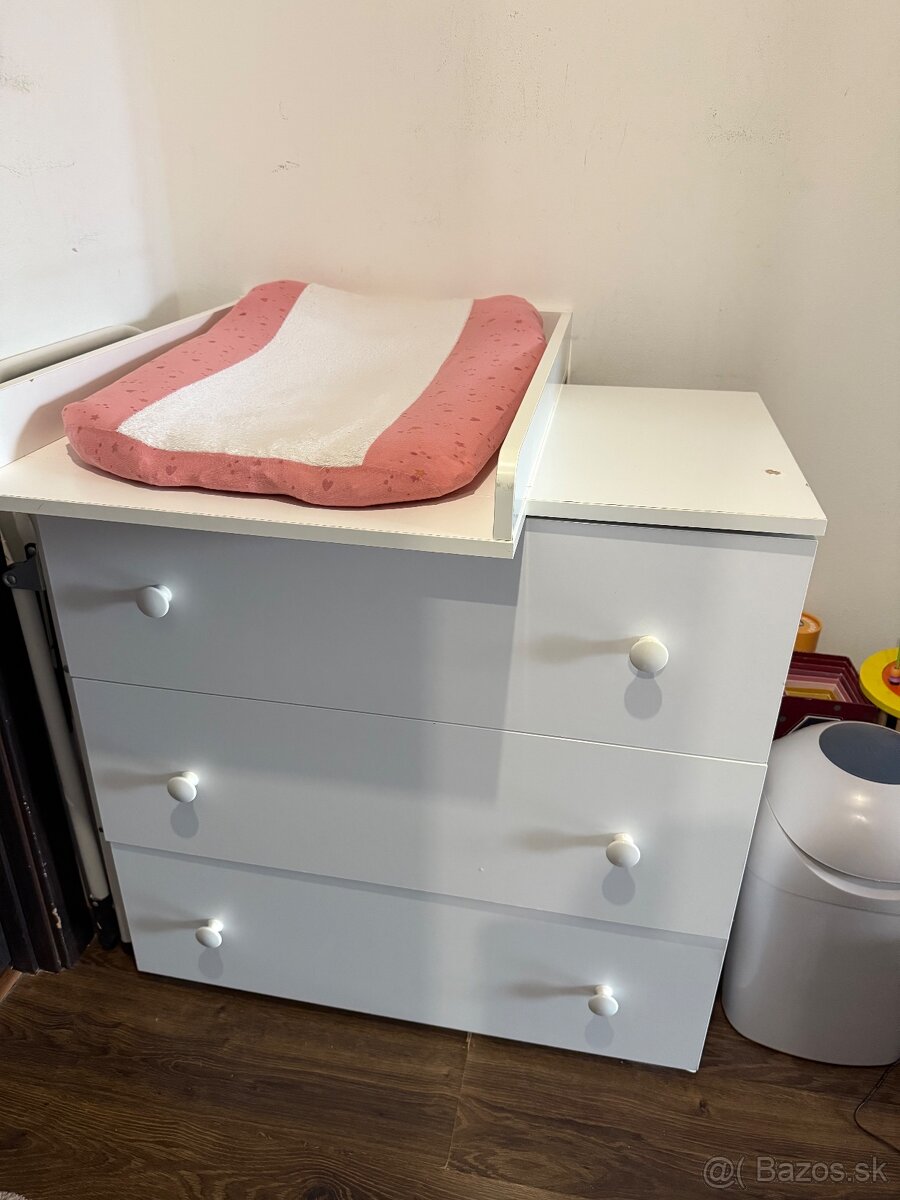 Prebaľovací pult - 2