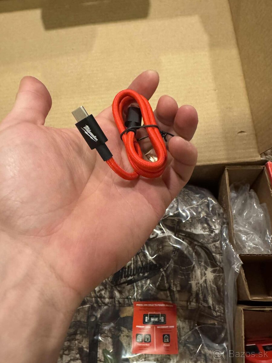 Milwaukee vyhrievaná bunda M12 HEXON - 2