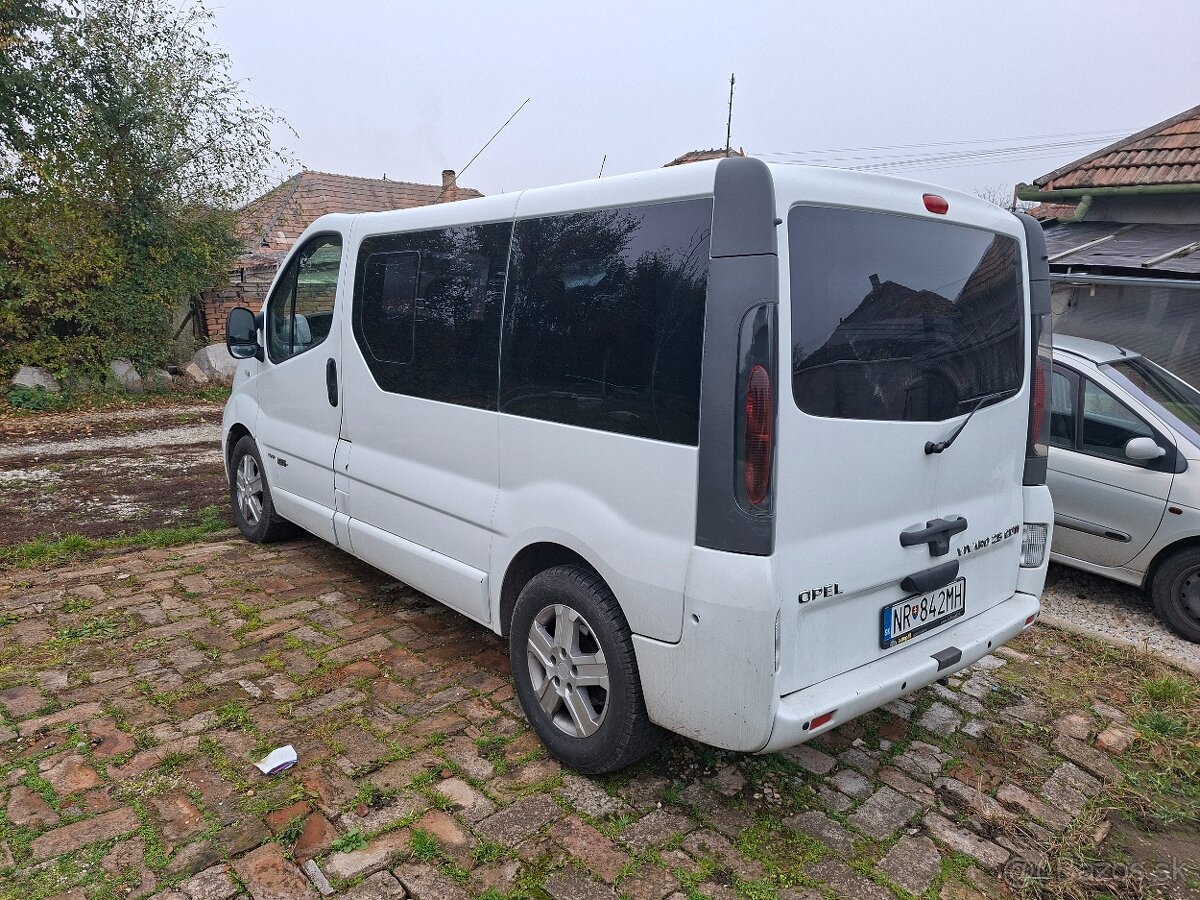 Opel vivaro 2.5cdti automat 8miest - 2