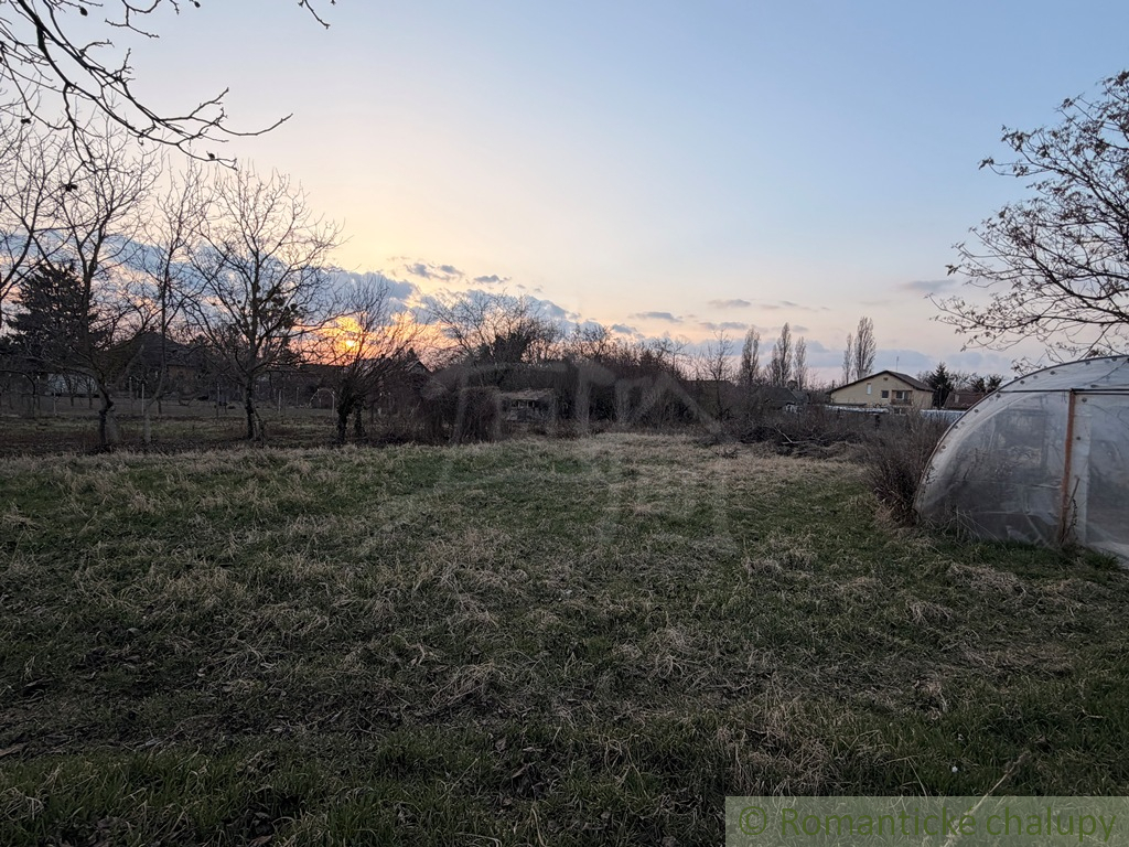 INVESTIČNÝ POZEMOK 2241 m² PRI VÁHU S UPI – MOŽNOSŤ AŽ 4 P - View 2
