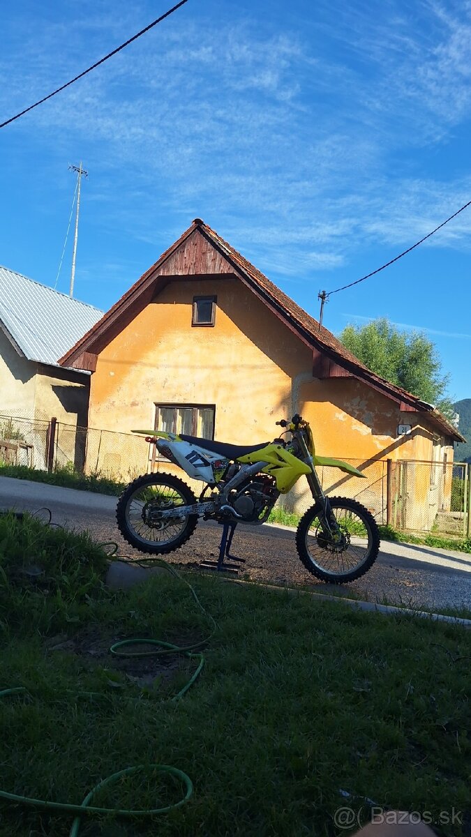 Suzuki rmz 250