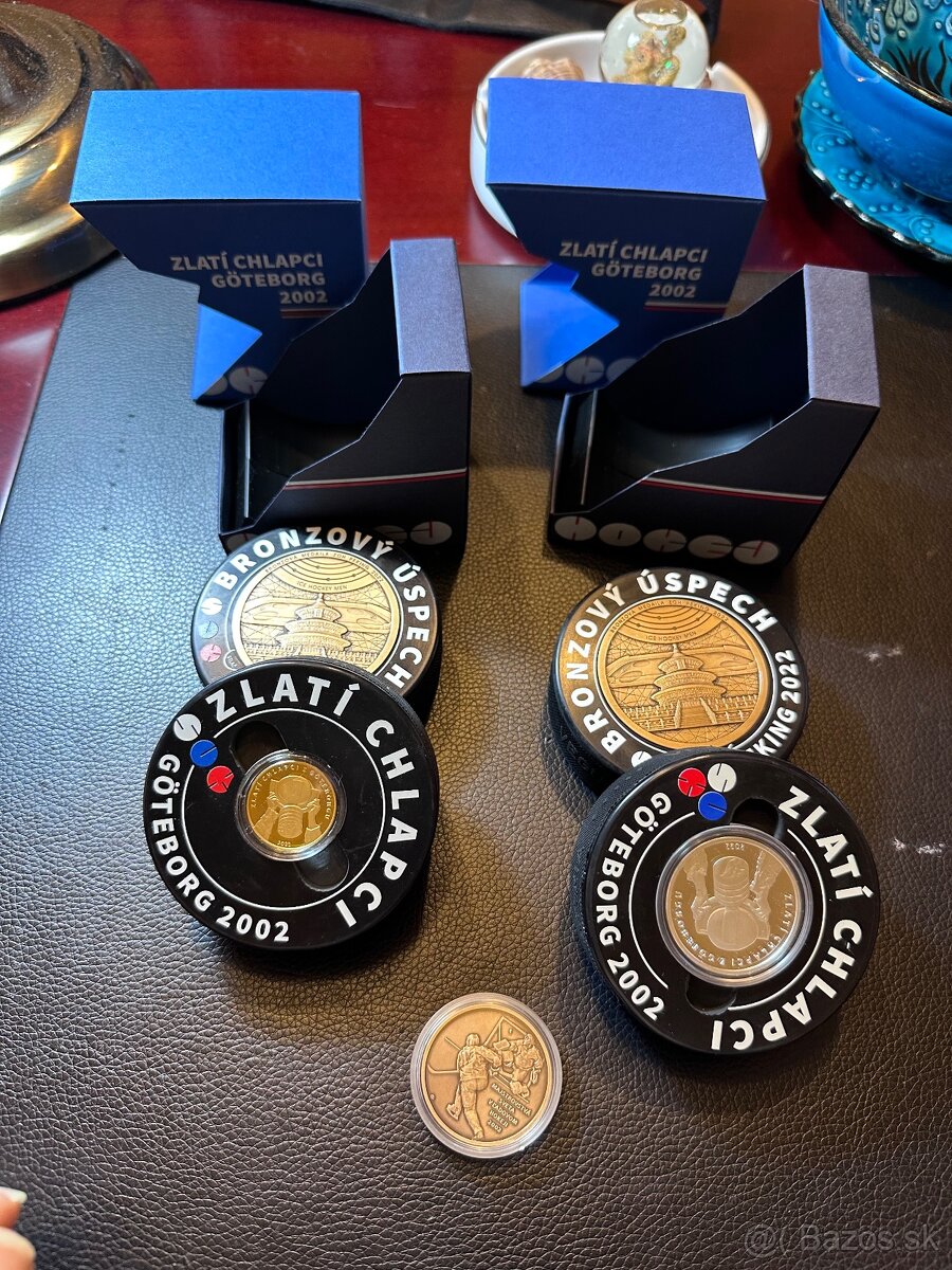 HOKEJOVÉ medaily v PUKU: zlato + striebro + bronz + mosadz - 2