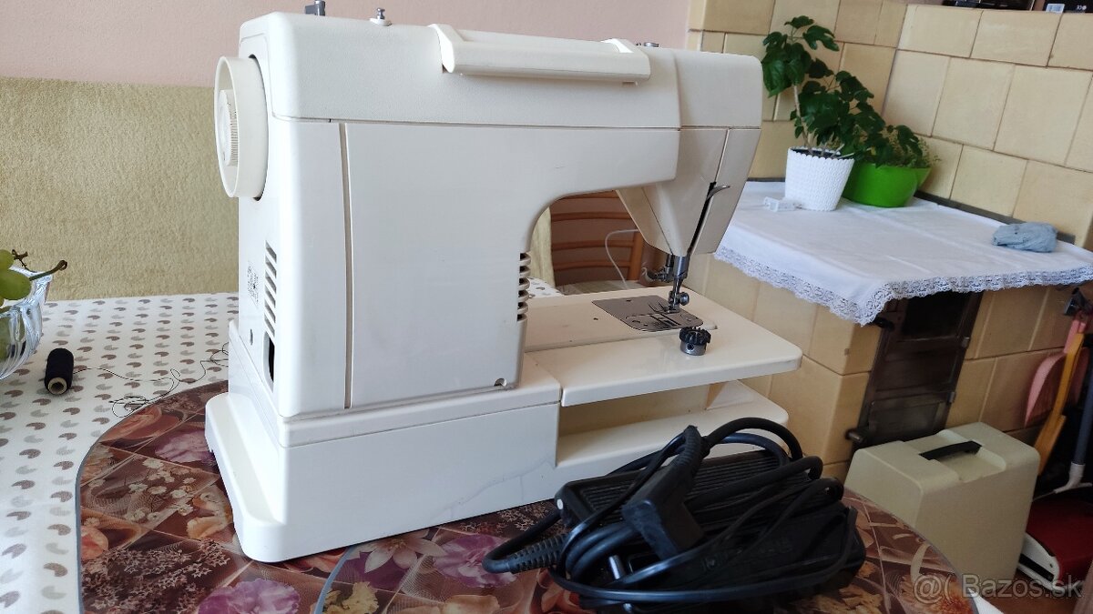 Kufrikovy šijací stroj Singer - 2