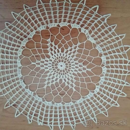 PRIESTERANIE RUČNE HÁČKOVANÉ - 2