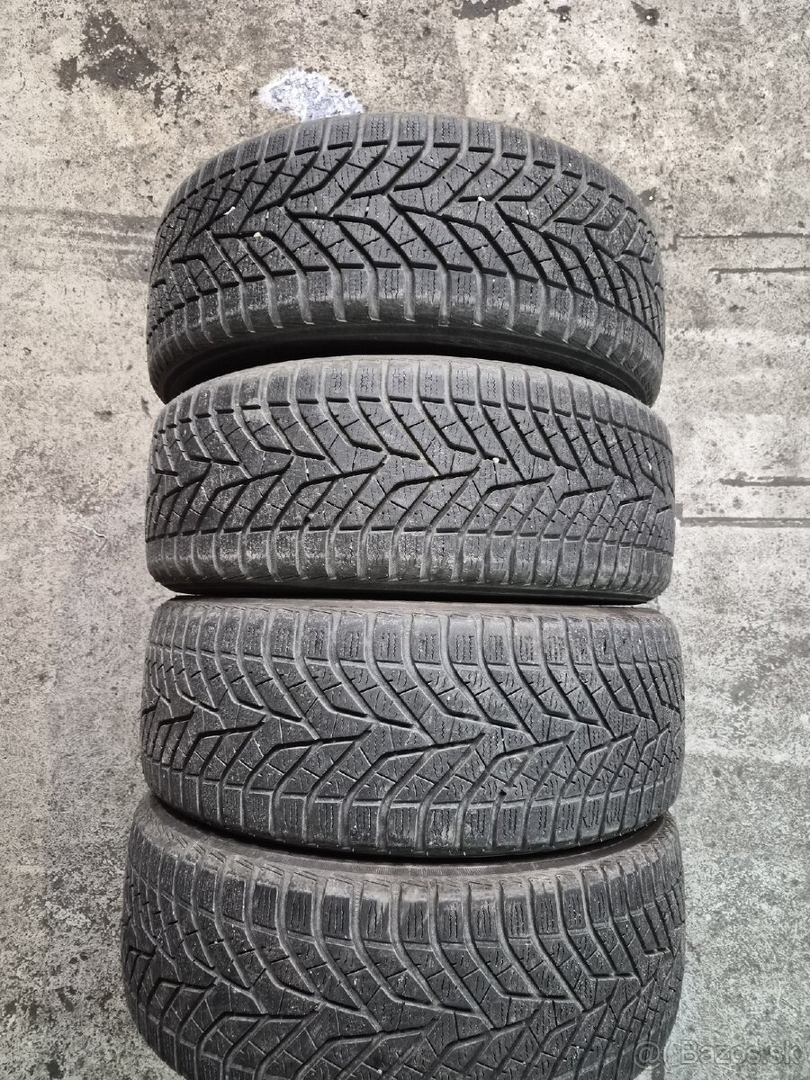 Predam 4ks zimne pneu 215 45 18 - 2
