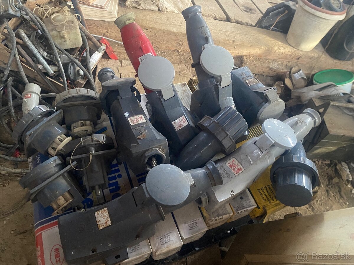 Zásuvka 380V 63A - 2