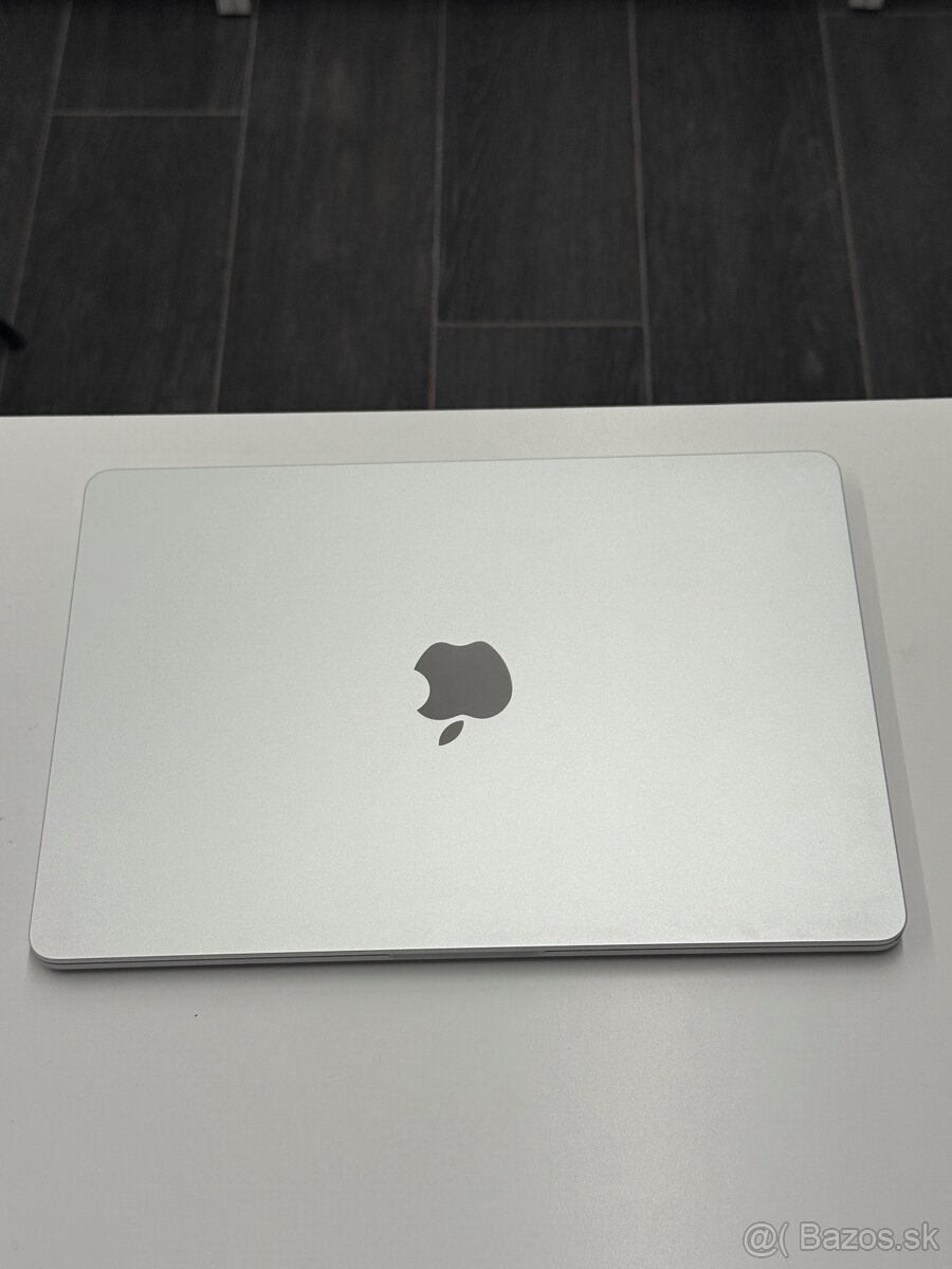  Apple MacBook Air M3 2024 / 16GB / 512GB - 2