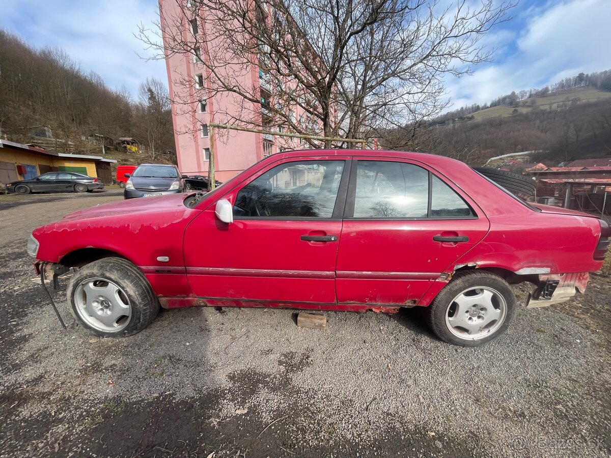 W202 Rozpredam - 2