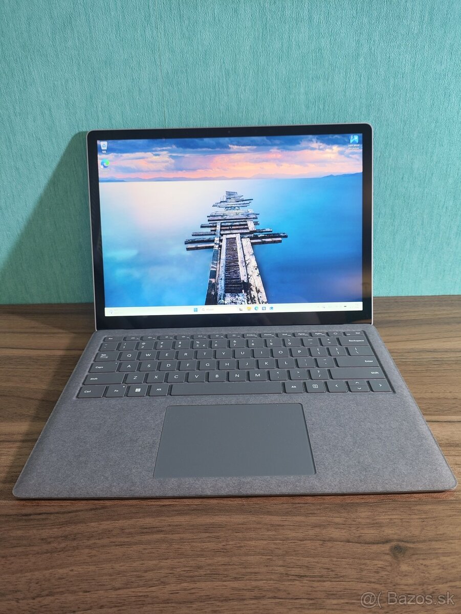 Microsoft Surface 5 | i5 1245U (10-core) • 16GB RAM • 512GB - 2
