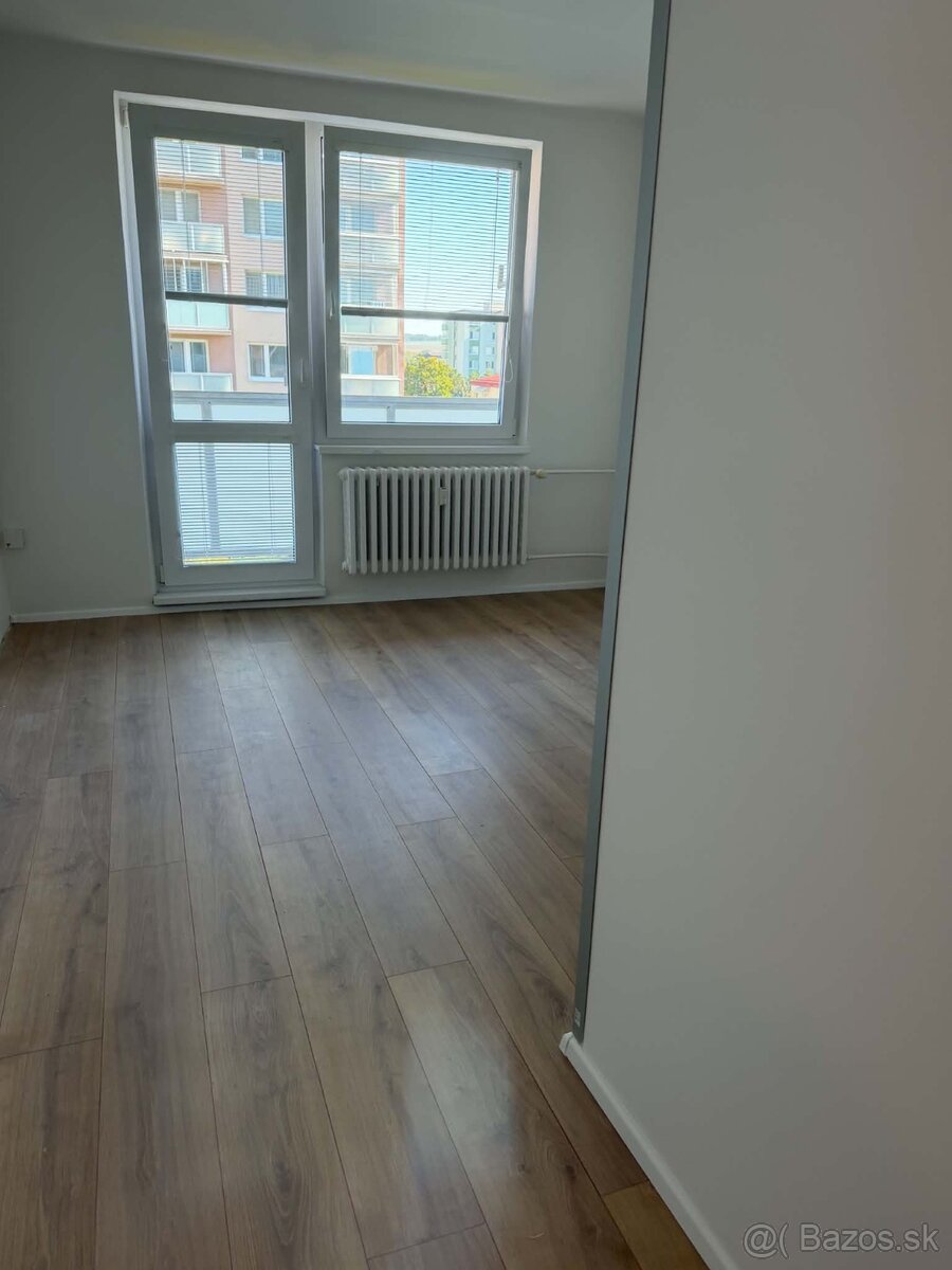 PREDÁM garsónku s balkónom v Senici - 2