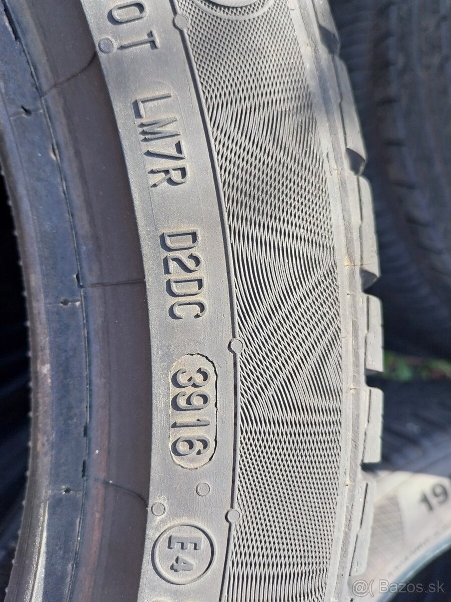 225/45R17 - 2