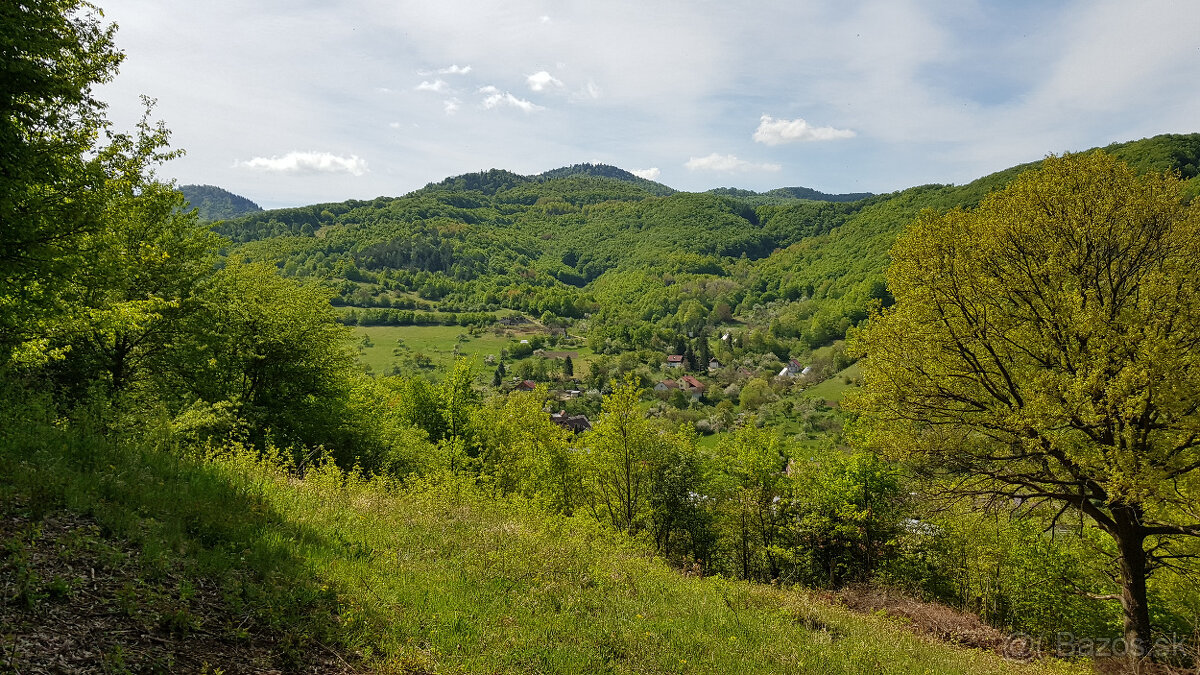 Predám pozemok vo Vyhniach + stavebné povolenie na chatu. - 2