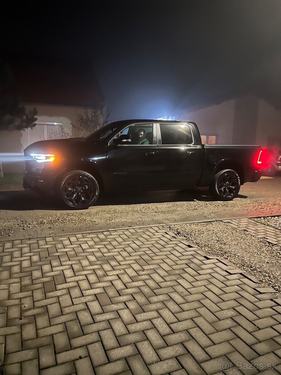 RAM 5.7 V8 Hemi LIMITED NIGHT EDITION Kupované na SK TODOS