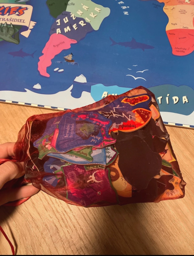 Mapa spookies lovec a vsetky magnetky - 2