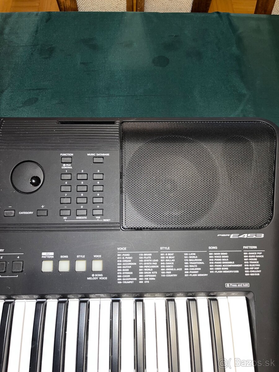 Syntetizátor YAMAHA PSR-E453 - 2