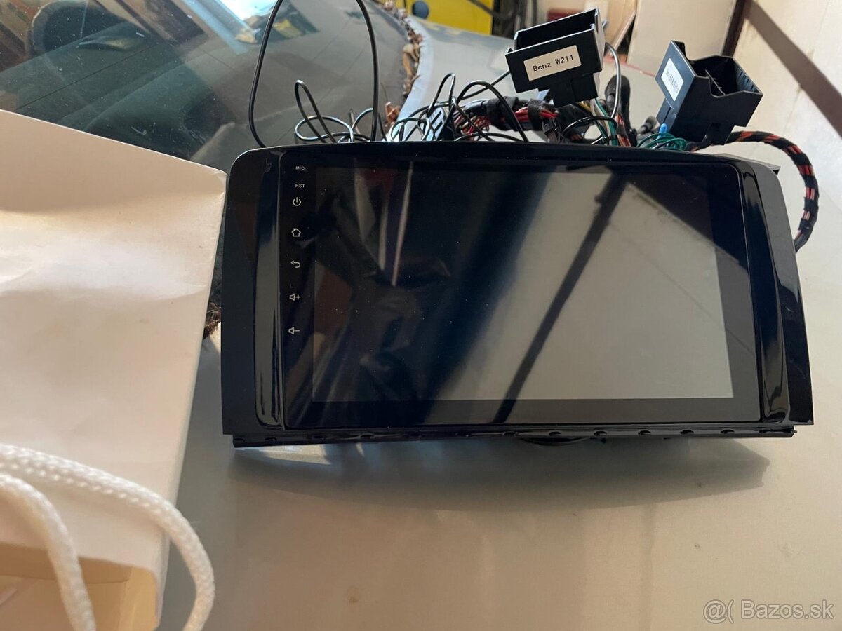 Dotykové autorádio - 2