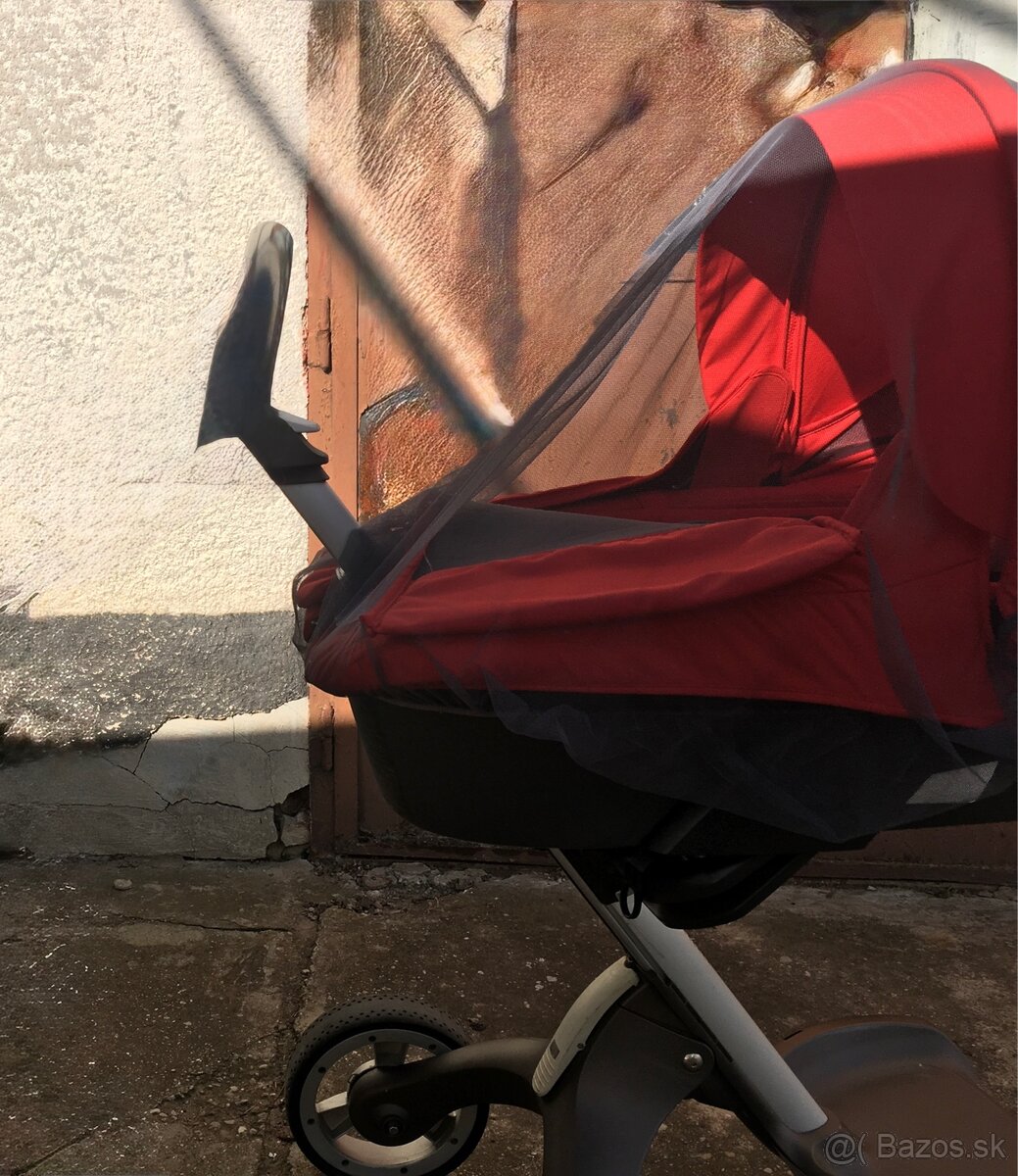 cerveny kocik Stokke - 2