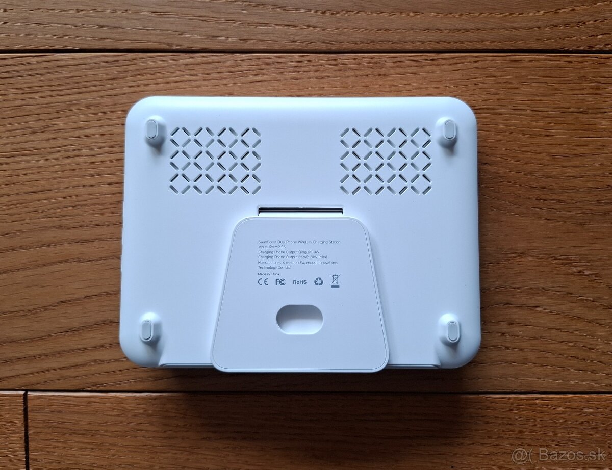 Bezdrôtová nabíjačka SwanScout s hodinami - 2