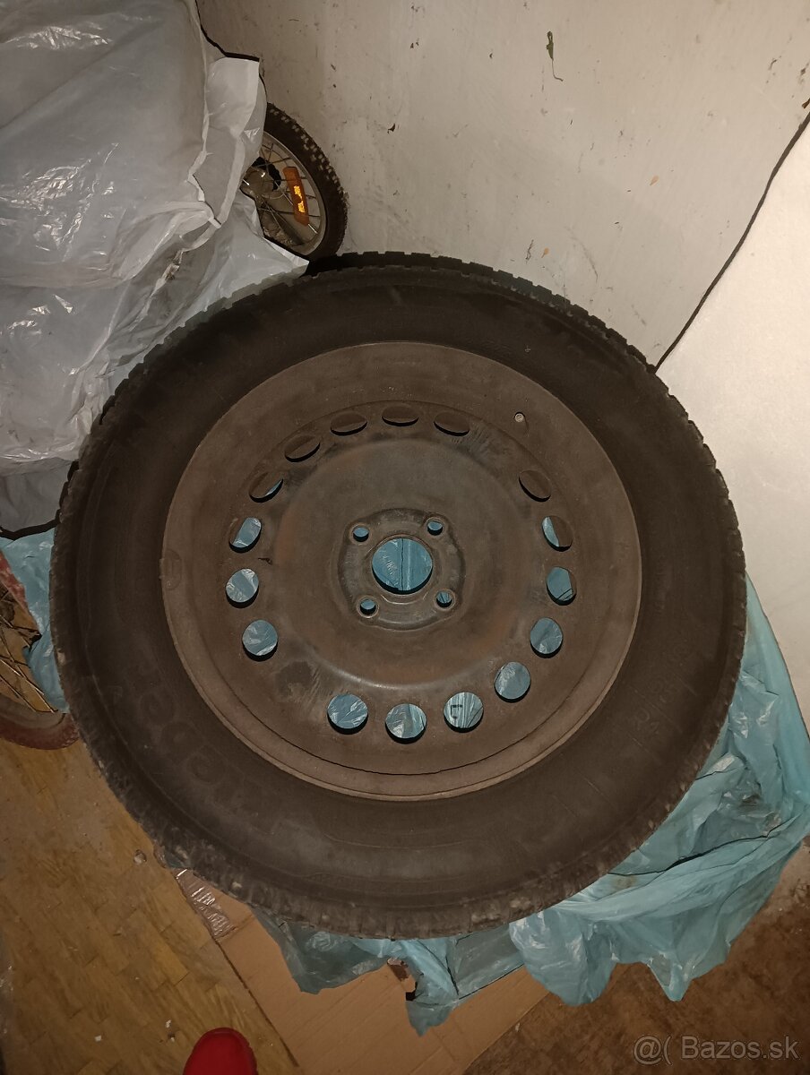 Plechové disky R15 so zimnými pneumatikami Kleber - 2