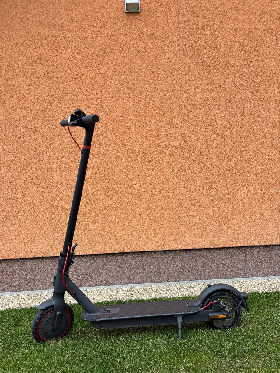 Elektricka kolobežka Xiaomi Mi Electric Scooter Pro 2 - 2