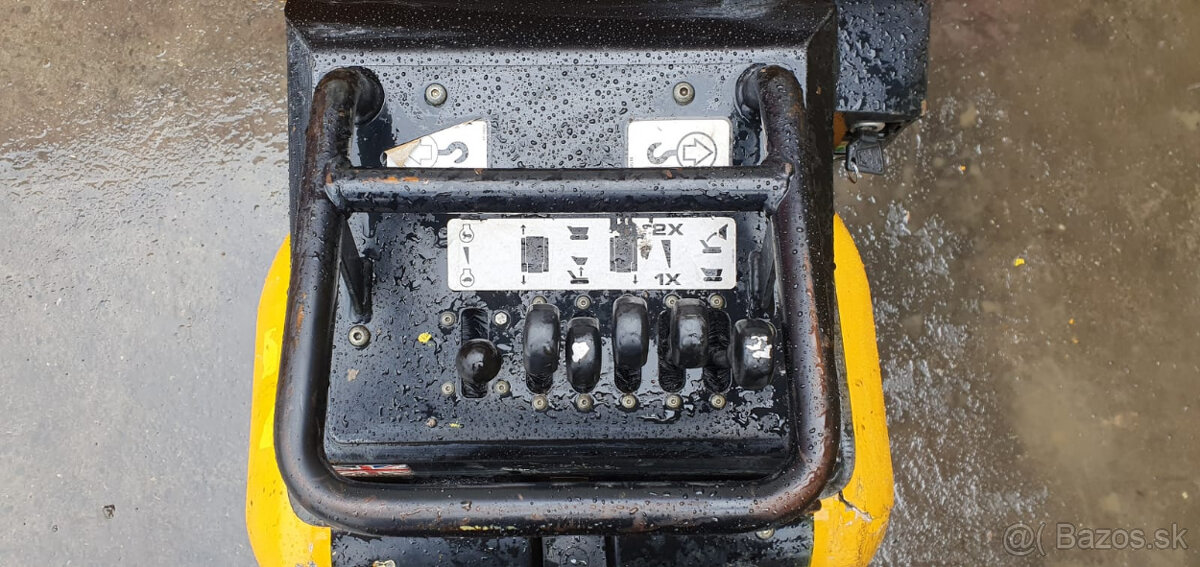 Prodám pásový vyklápějíci DEMPR JCB HTD-5 - 2