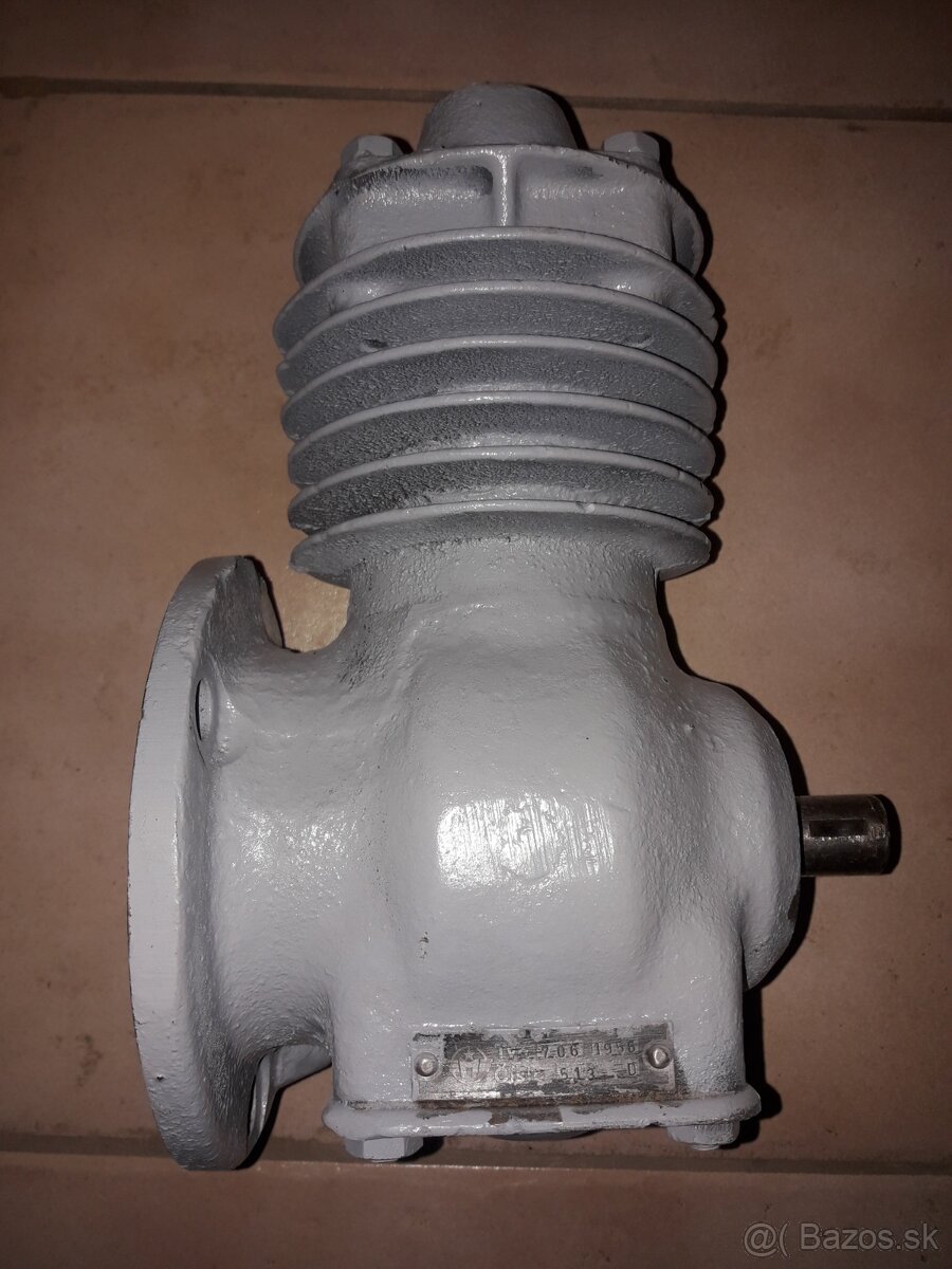 kompresor typ 706 1956 čislo 513 D - 2