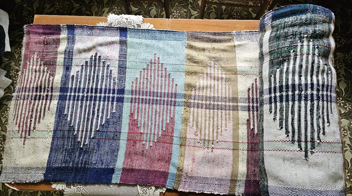 Rezervované - Predám staré tkané koberce - 2