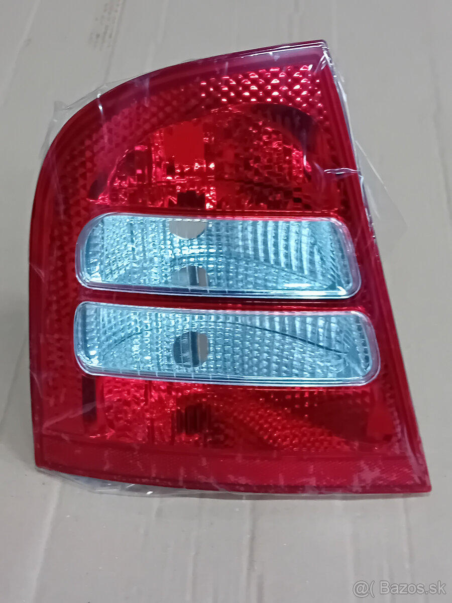 Predám zadné svetlo ľavé OCTAVIA I - 2