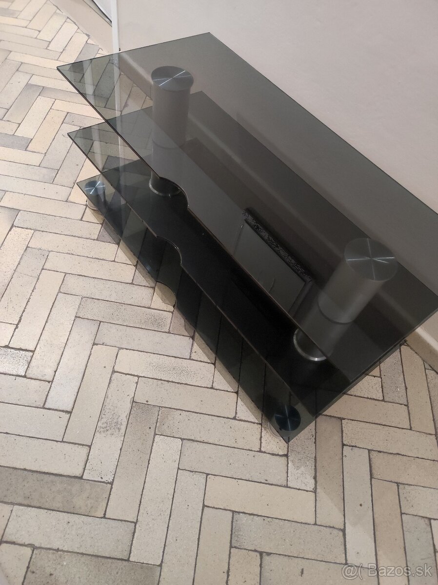 Stolík pod televízor - 2