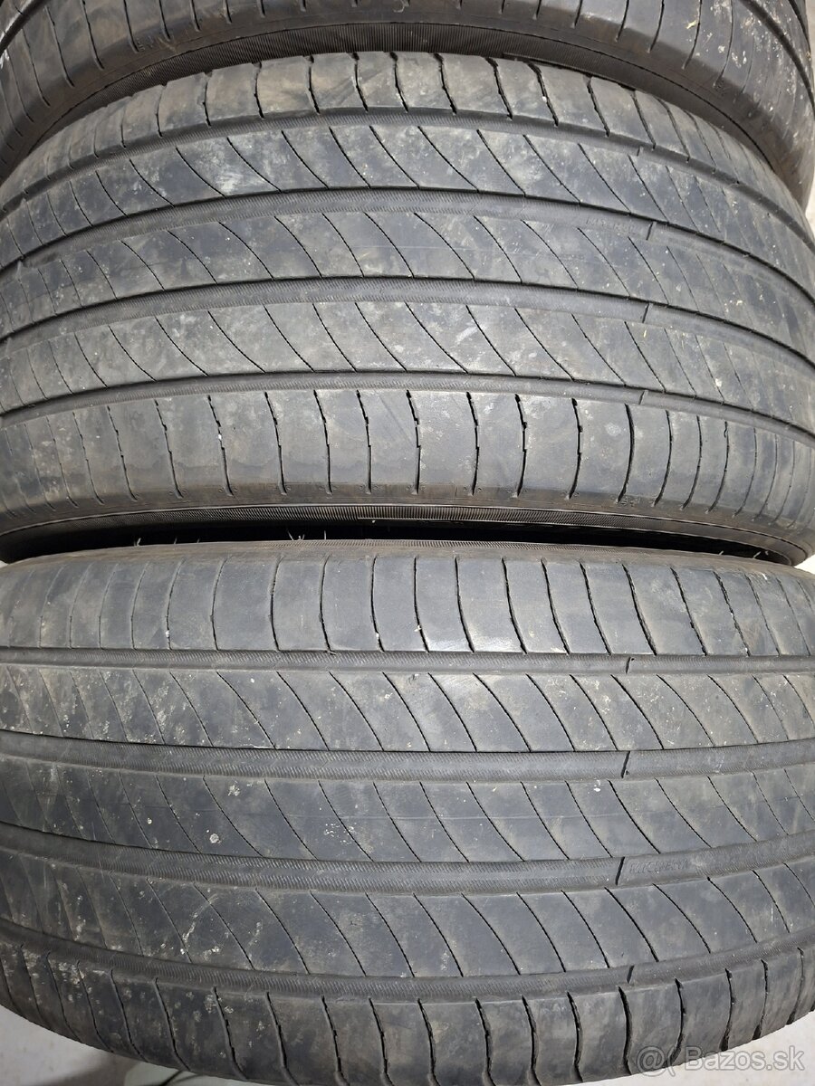 245/45R18 - 2