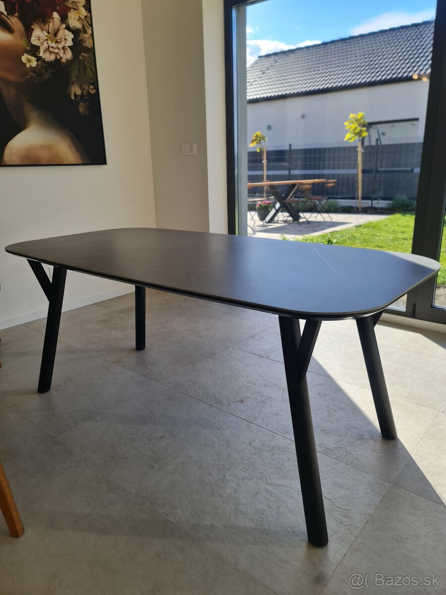 Jedálenský keramický stôl - 2