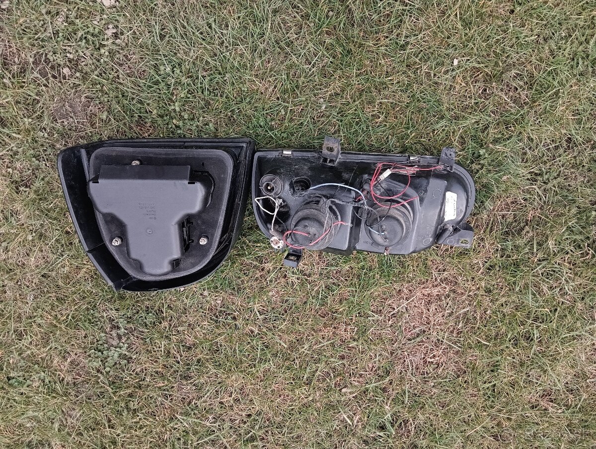 Predám predné zadné svetlá golf - 2