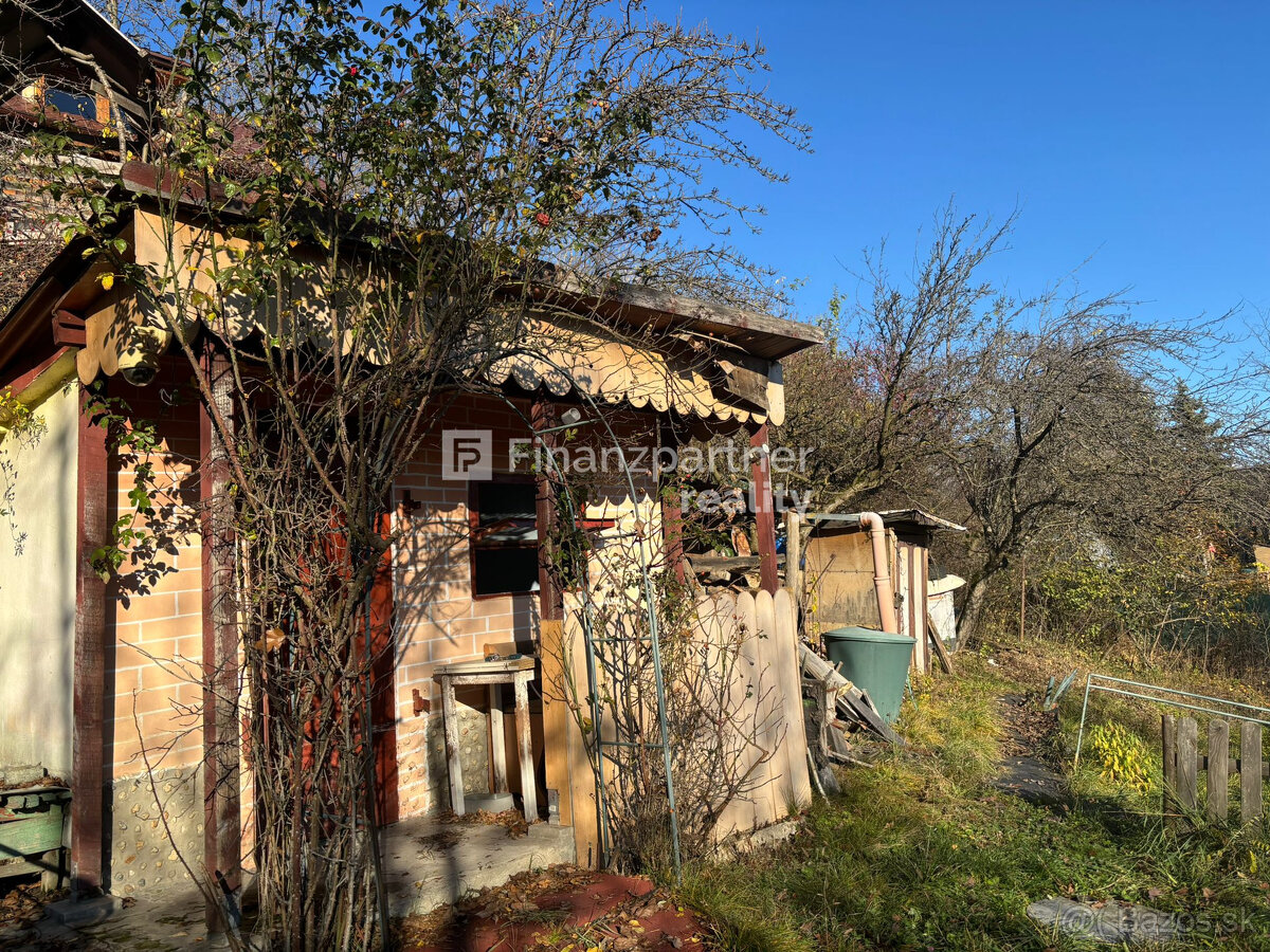 Na predaj záhrada s murovanou chatou. - 2