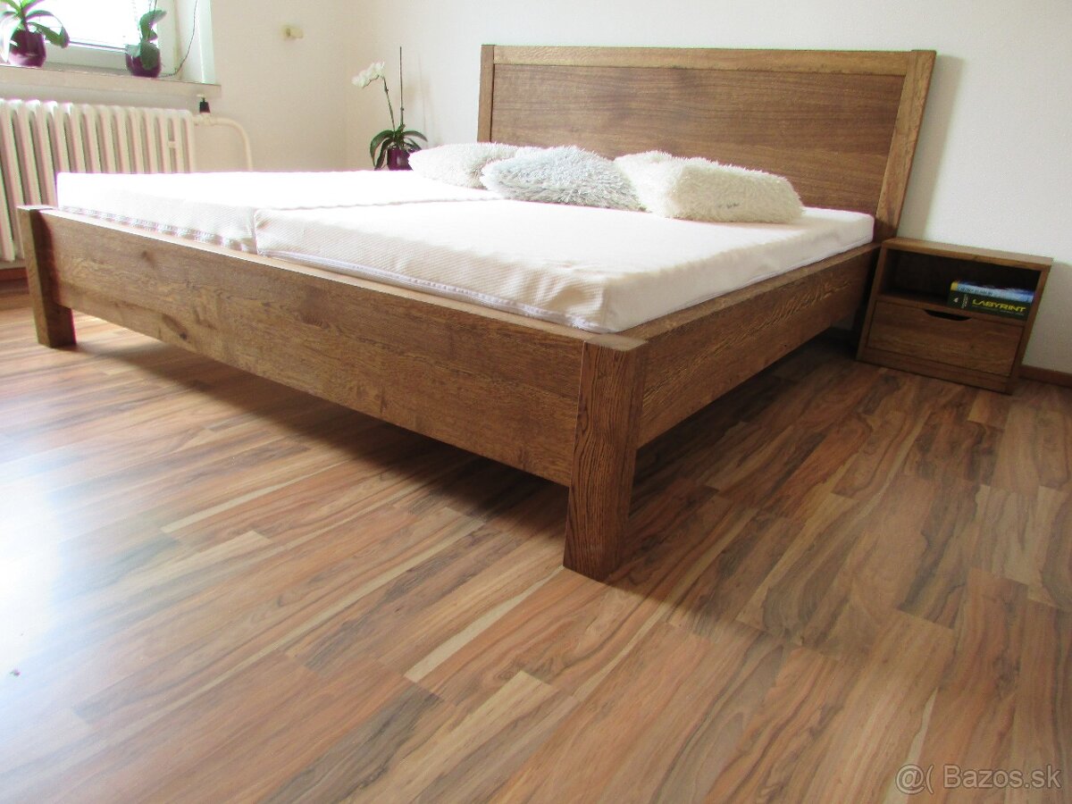 Luxusná dubová postel Klára + zdarma 2 masívne stolíky - 2