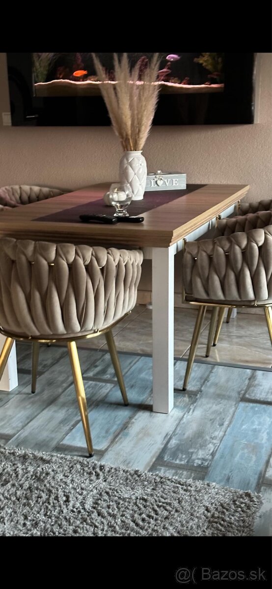 Jedálenské stolicky - 2