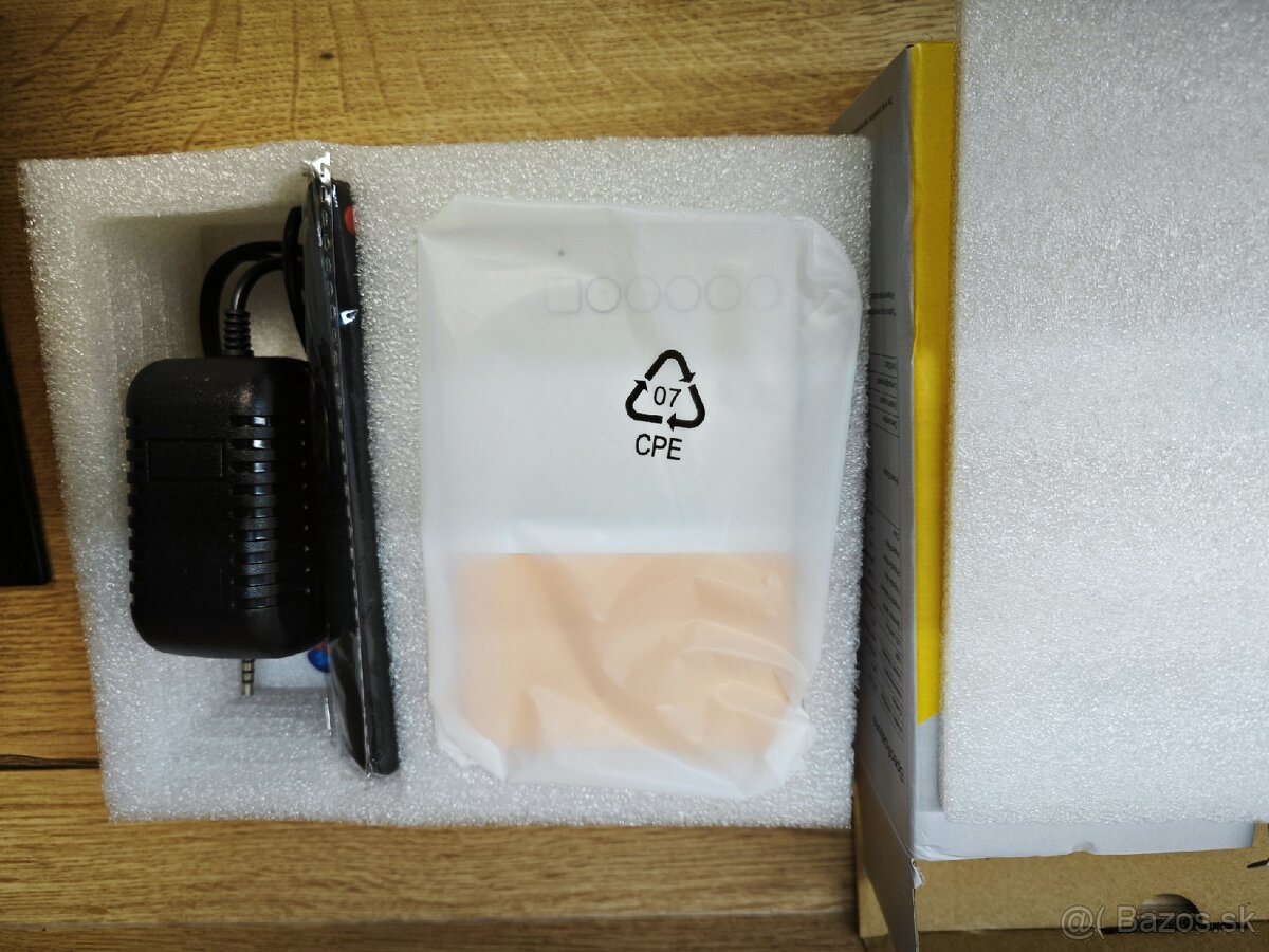 Nový LED projektor s HDMI a ovládaním - 2