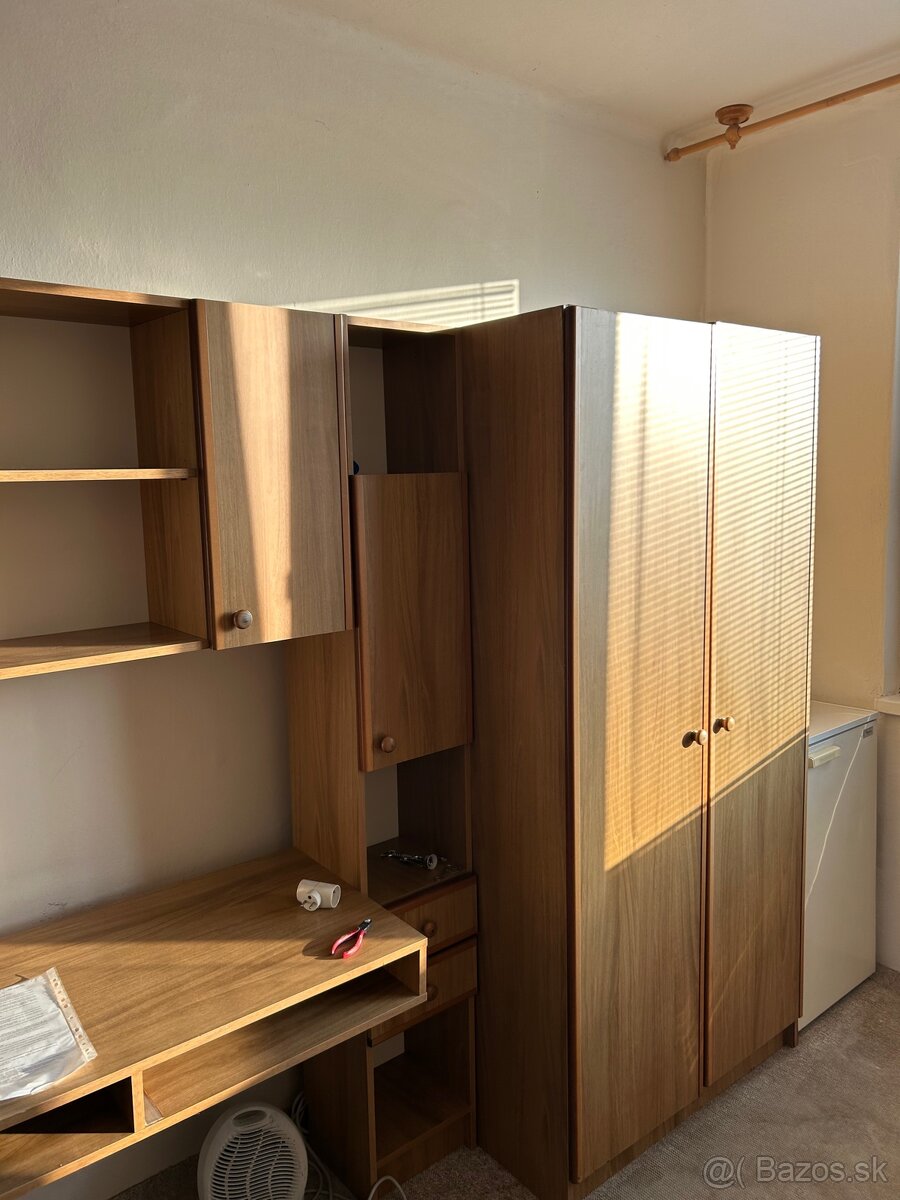 Darujem za odvoz 5.poschodie - 2