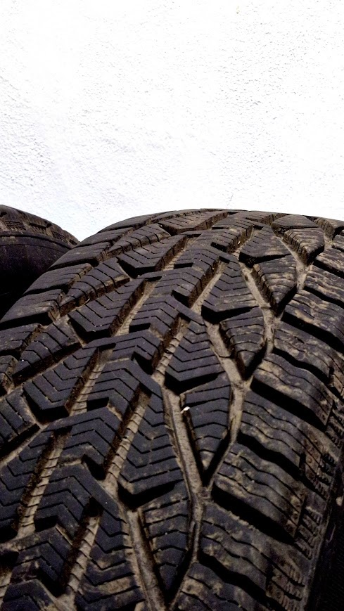 Predám zimné pneumatiky Kormoran 235/60 R18 107V - 2