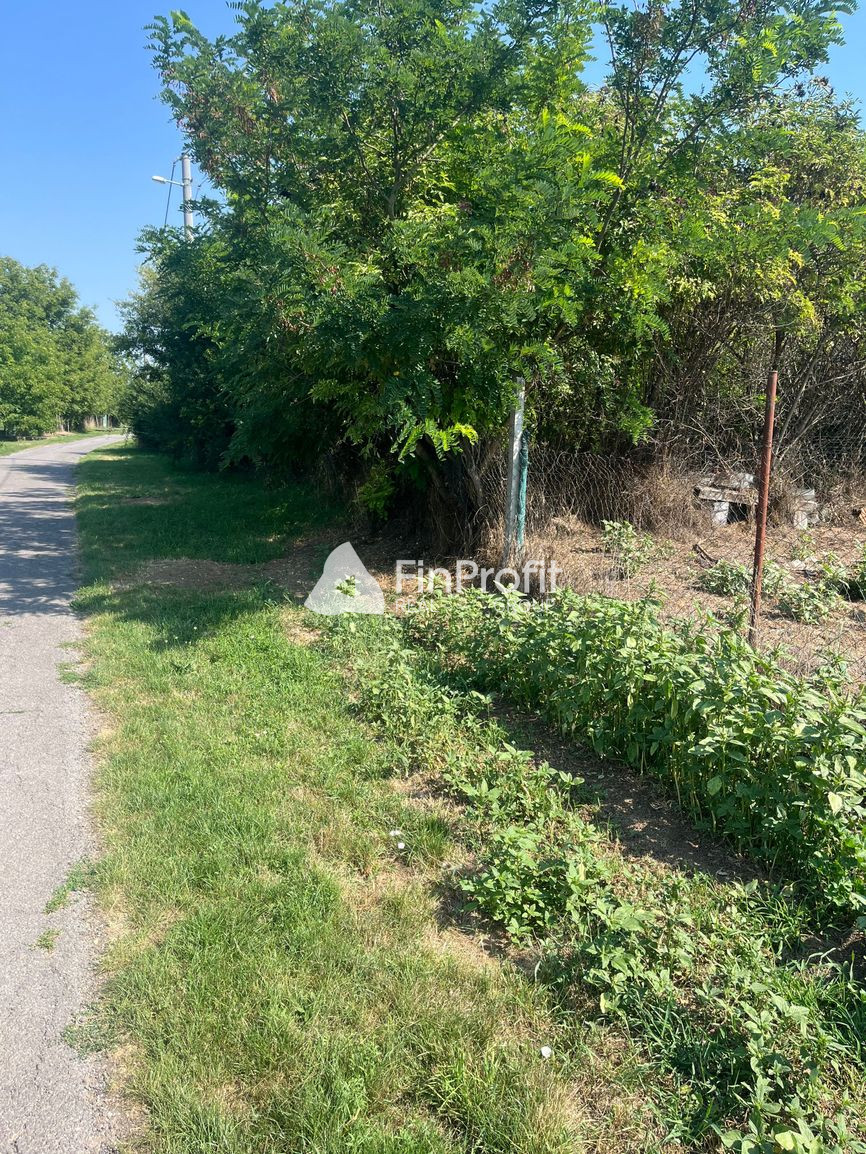 Stavebný pozemok na predaj – 1037 m² - 2