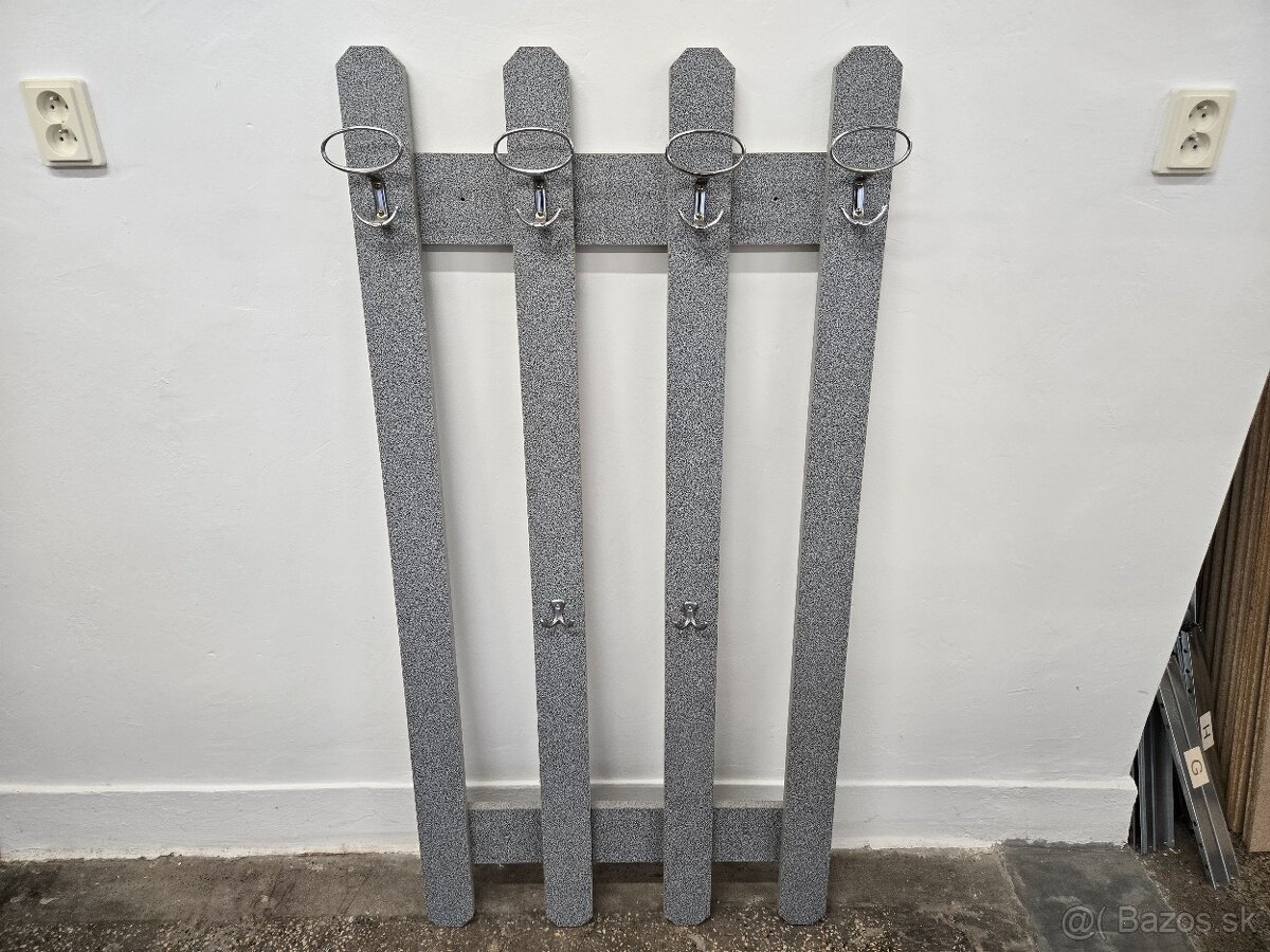 Moderný vešiak - 2