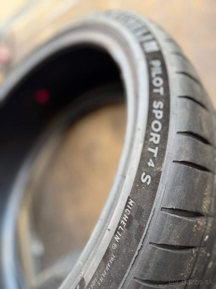 Michelin Pilot Sport 4S – 245/35 ZR21 - 2