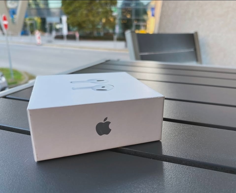 Na predaj Apple Airpods 4 - 2