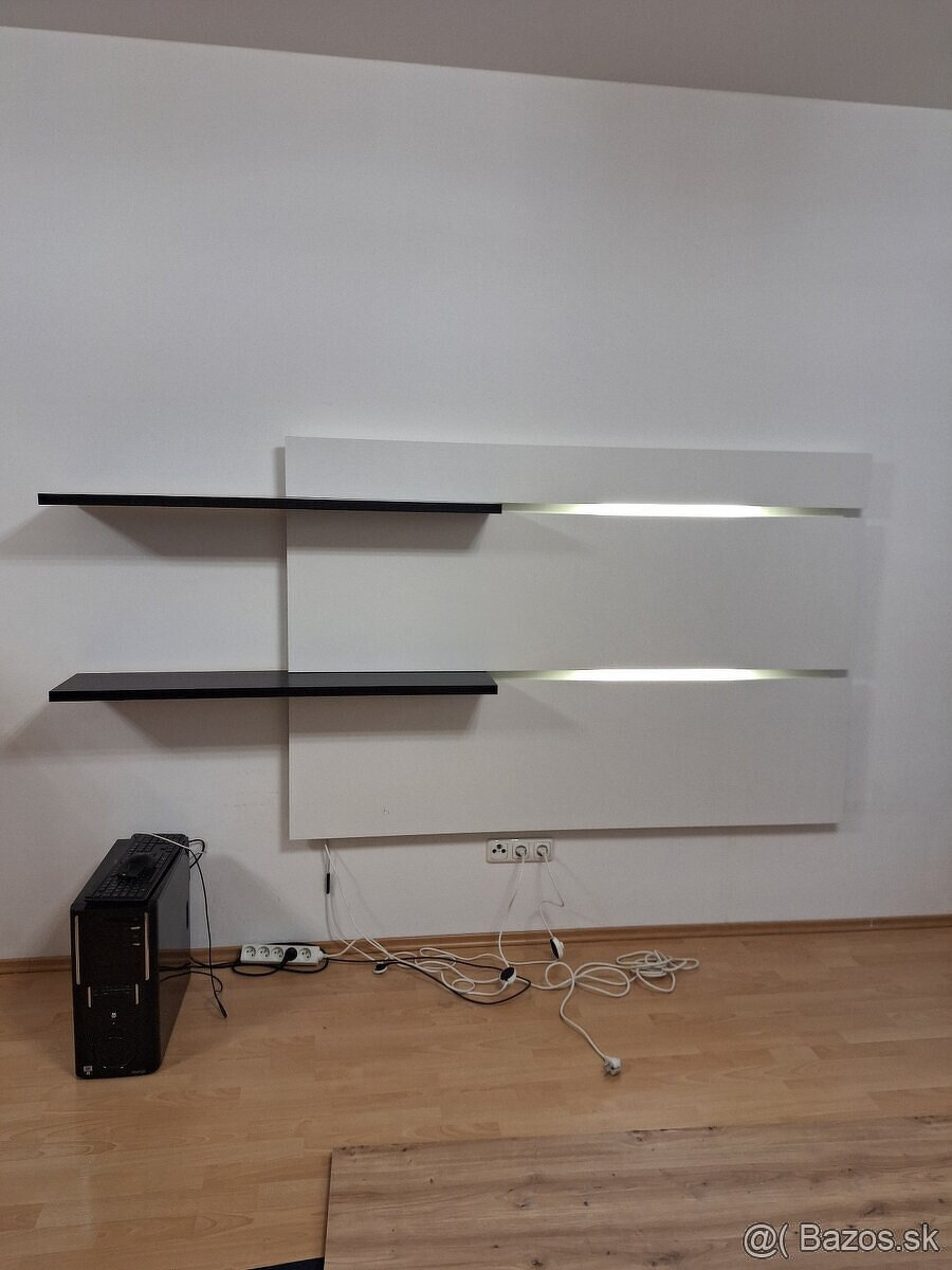 Predám Čierno Bielu Obývaciu Stenu. - 2