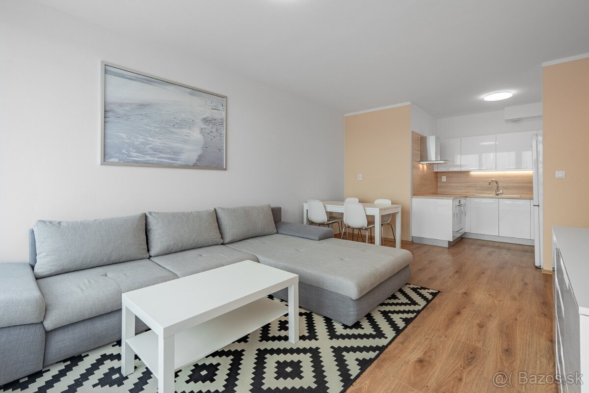 Na prenájom | 2 izbový byt s loggiou - Silvánová ul. - 2