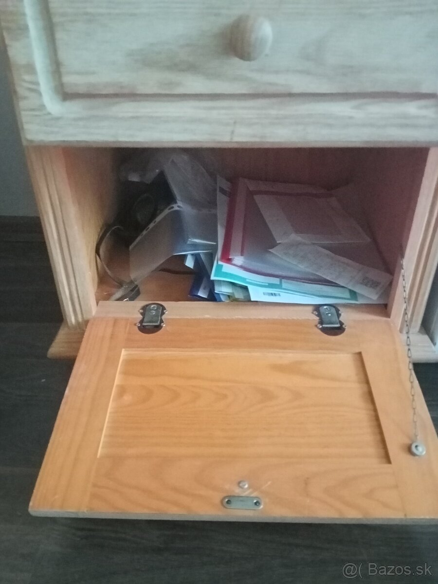 Veľký drevený stolček z borovice - 2