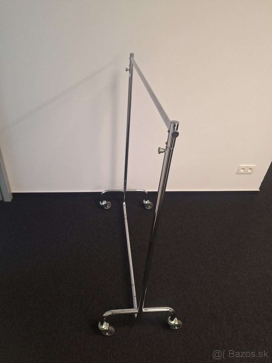 Jednoramenný stojan na vešiaky – položka 35-36 - 2